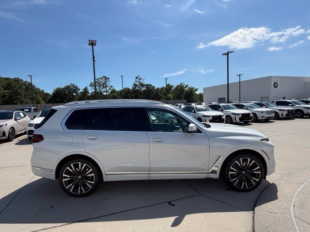 Used 2027 BMW X7 xDrive40i w/ Premium Package AWD/4WD image 5