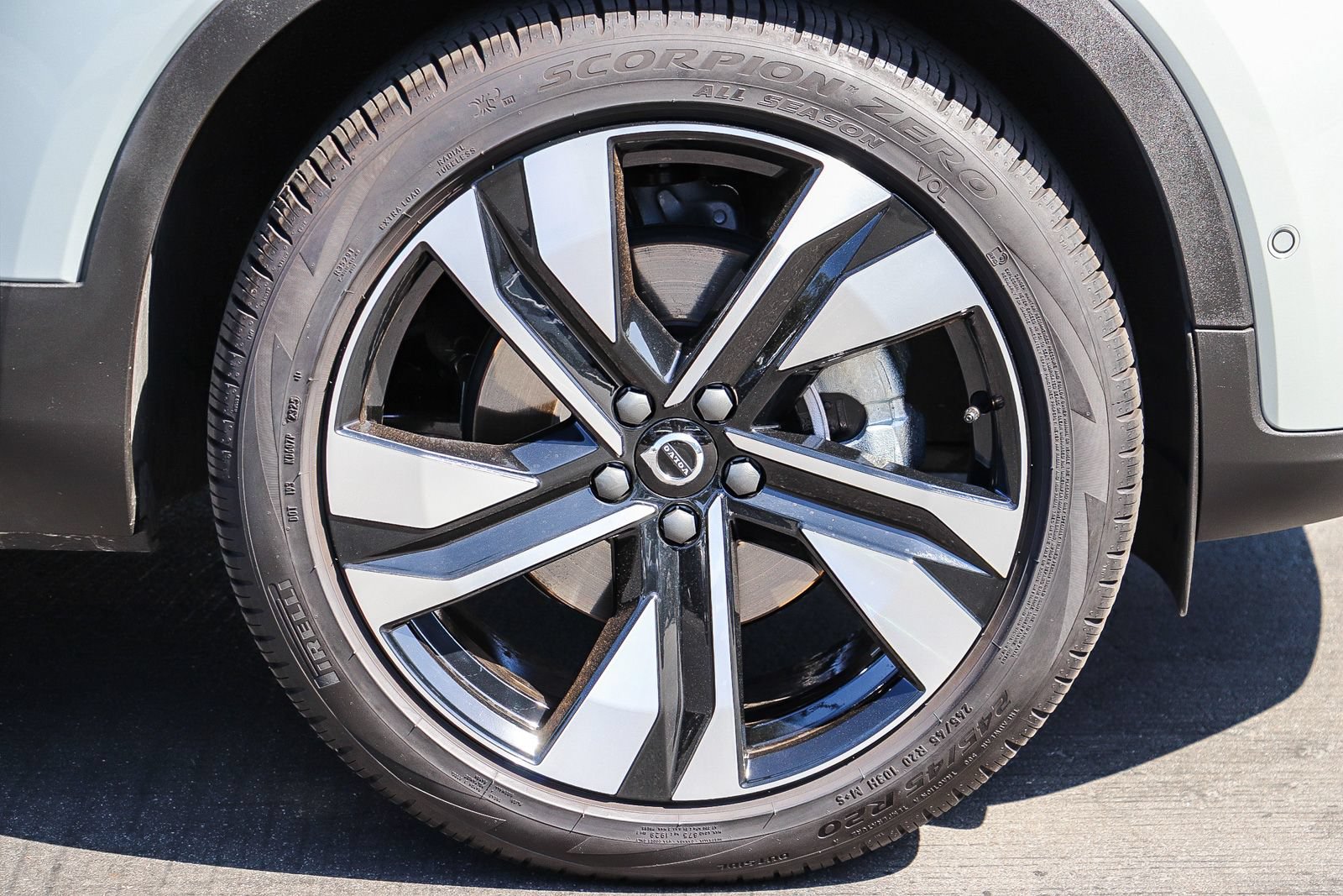 Used 2026 Volvo XC40 B5 Ultra w/ Climate Package AWD/4WD image 11