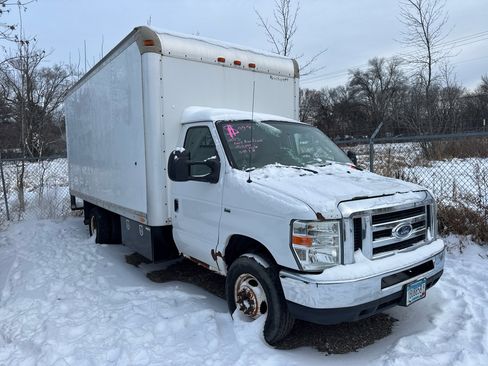 Used 2013 Ford E-350 and Econoline 350 Super Duty image 3
