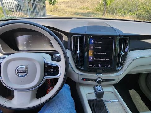 Used 2021 Volvo XC60 T5 Inscription w/ Advanced Package AWD/4WD image 4