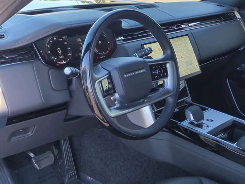 Certified 2024 Land Rover Range Rover SE image 2