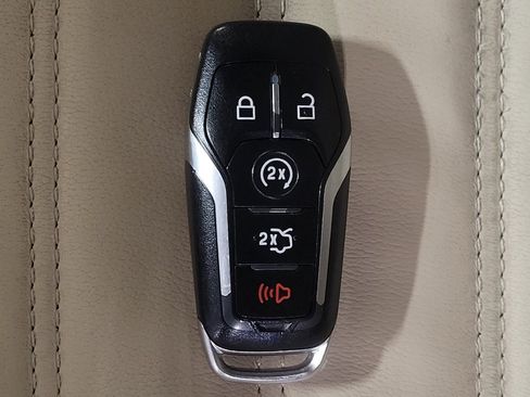 Used 2016 Ford Fusion SE w/ Equipment Group 202A AWD/4WD image 32