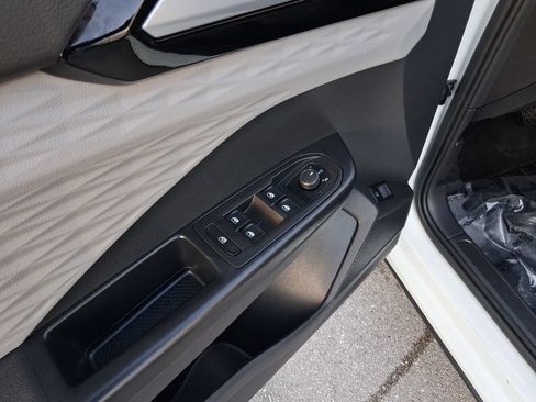 Certified 2024 Volkswagen Taos S FWD image 16
