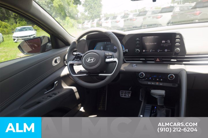 Used 2025 Hyundai Elantra Sport FWD image 19