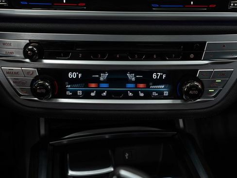 Used 2018 BMW 740i xDrive AWD/4WD image 33