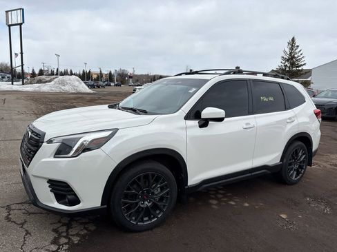 Used 2024 Subaru Forester Premium image 2