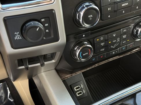 Used 2017 Ford F250 Lariat w/ Lariat Ultimate Package image 25