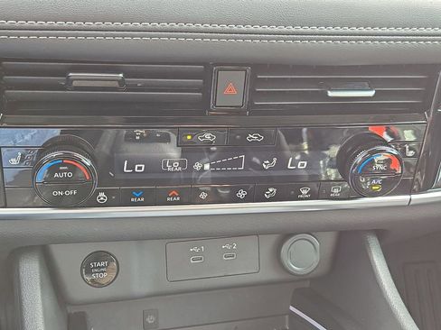 Used 2024 Nissan Rogue SL w/ SL Premium Package image 24