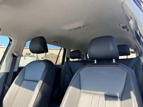 Used 2024 Volkswagen Tiguan SE image 10