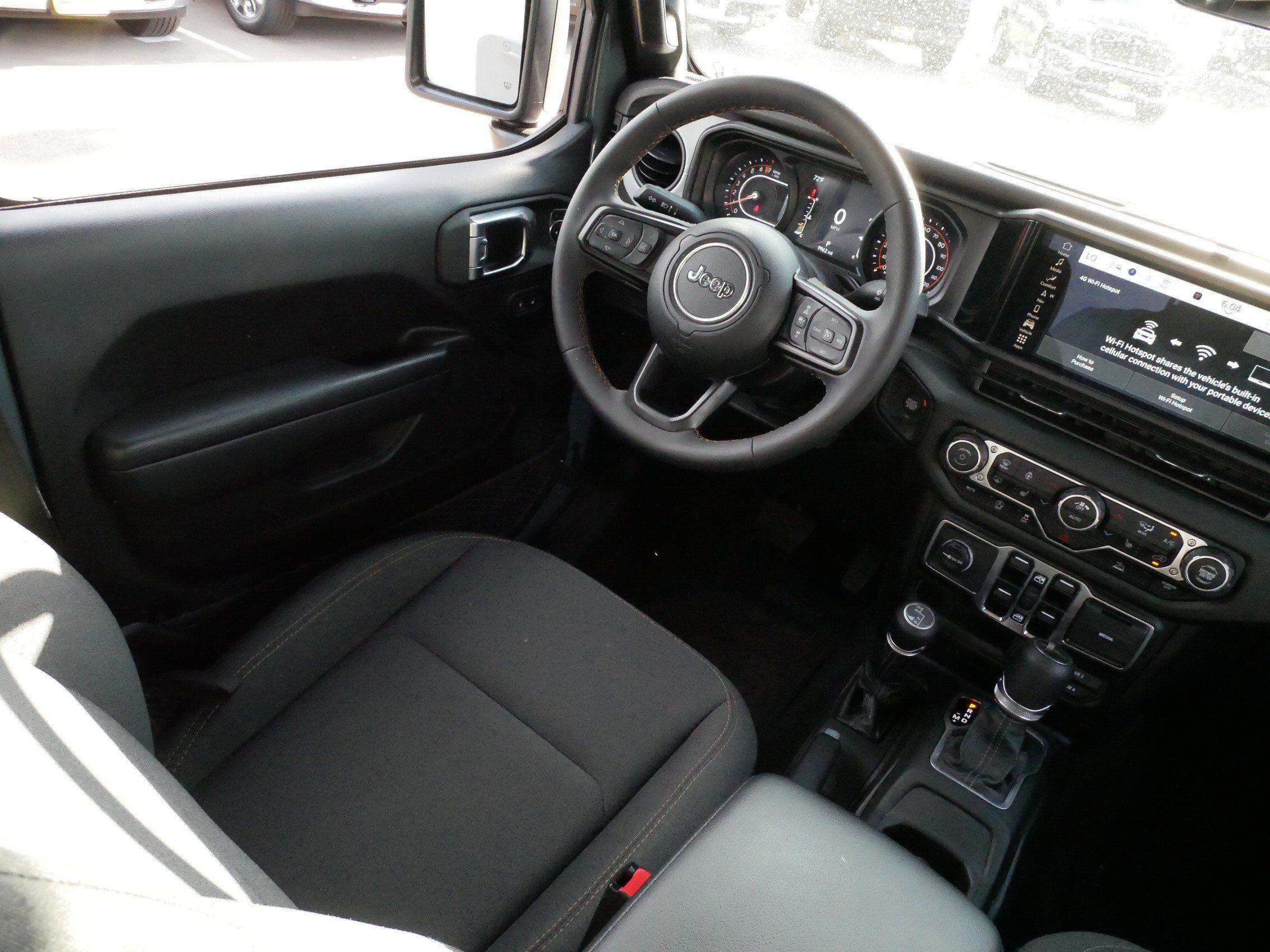 Used 2025 Jeep Gladiator Sport AWD/4WD image 9
