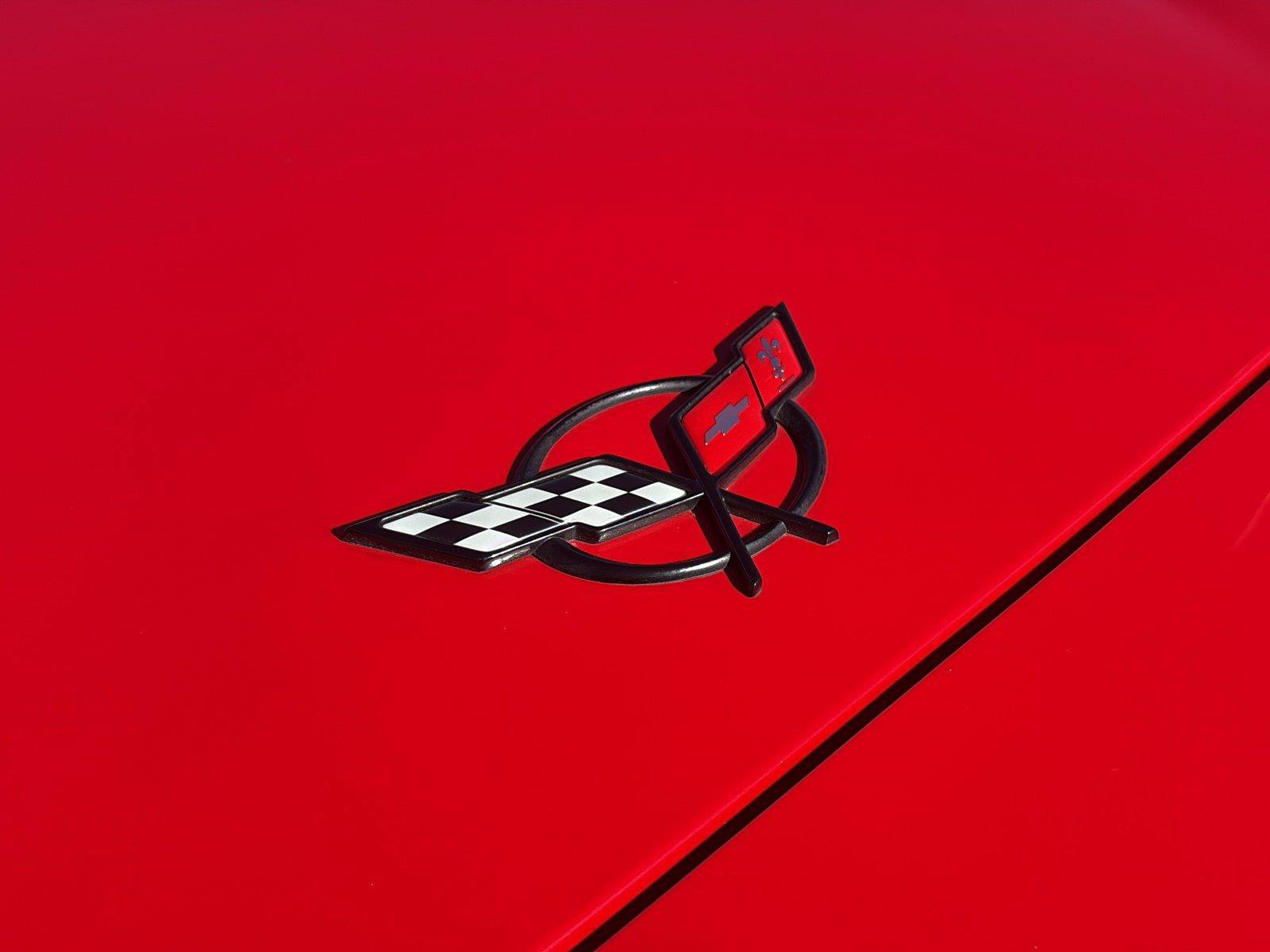 Used 1998 Chevrolet Corvette Convertible w/ Performance Handling Pkg RWD image 37