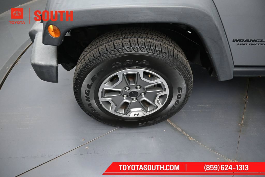Used 2015 Jeep Wrangler Unlimited Rubicon w/ Max Tow Package AWD/4WD image 26
