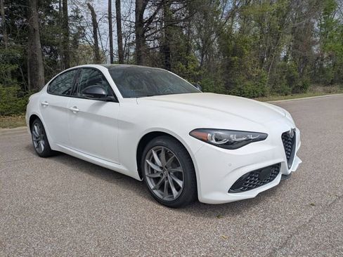 New 2025 Alfa Romeo Giulia AWD image 8