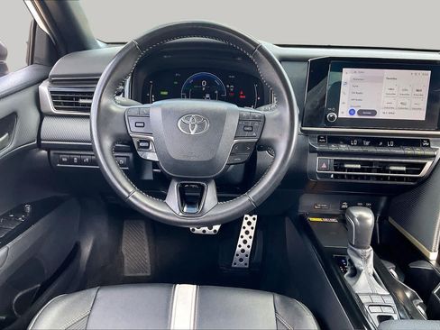 Used 2025 Toyota Camry SE FWD image 7