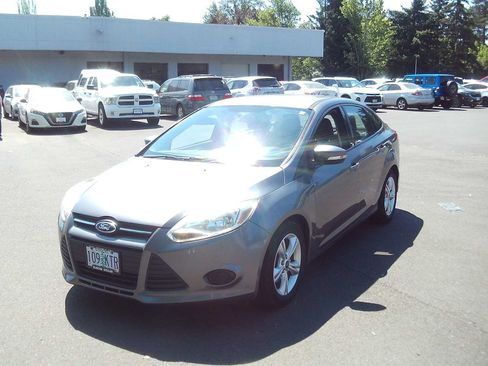 Used 2014 Ford Focus SE FWD image 1