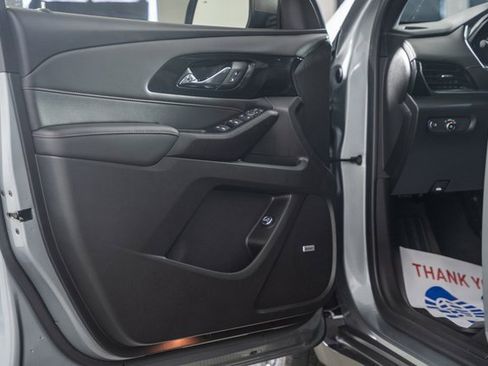 Used 2023 Chevrolet Traverse RS image 41