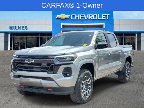 Used 2023 Chevrolet Colorado Z71 AWD/4WD image 2