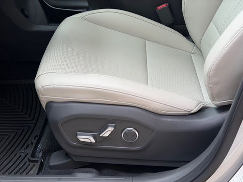 Used 2025 Hyundai Santa Fe SEL FWD image 25