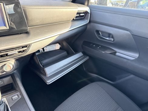 Used 2025 Nissan Kicks S AWD/4WD image 13