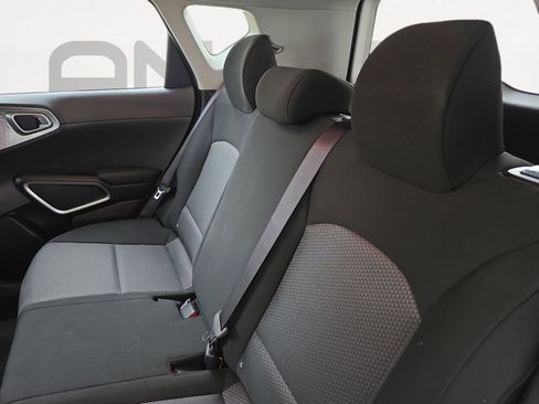 Certified 2025 Kia Soul LX w/ LX Technology Package image 20