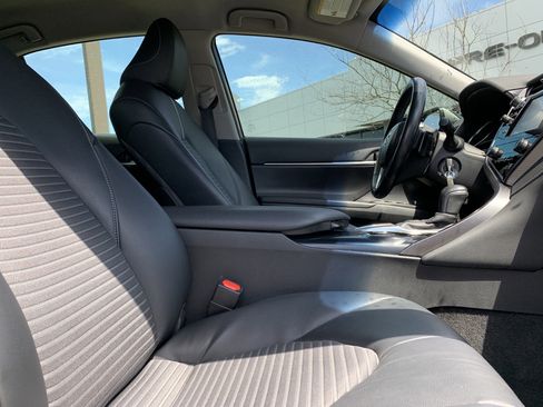 Used 2019 Toyota Camry SE image 35