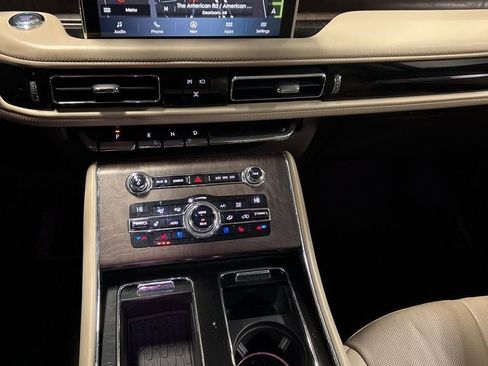 Used 2020 Lincoln Aviator Reserve w/ Equipment Group 201A image 16
