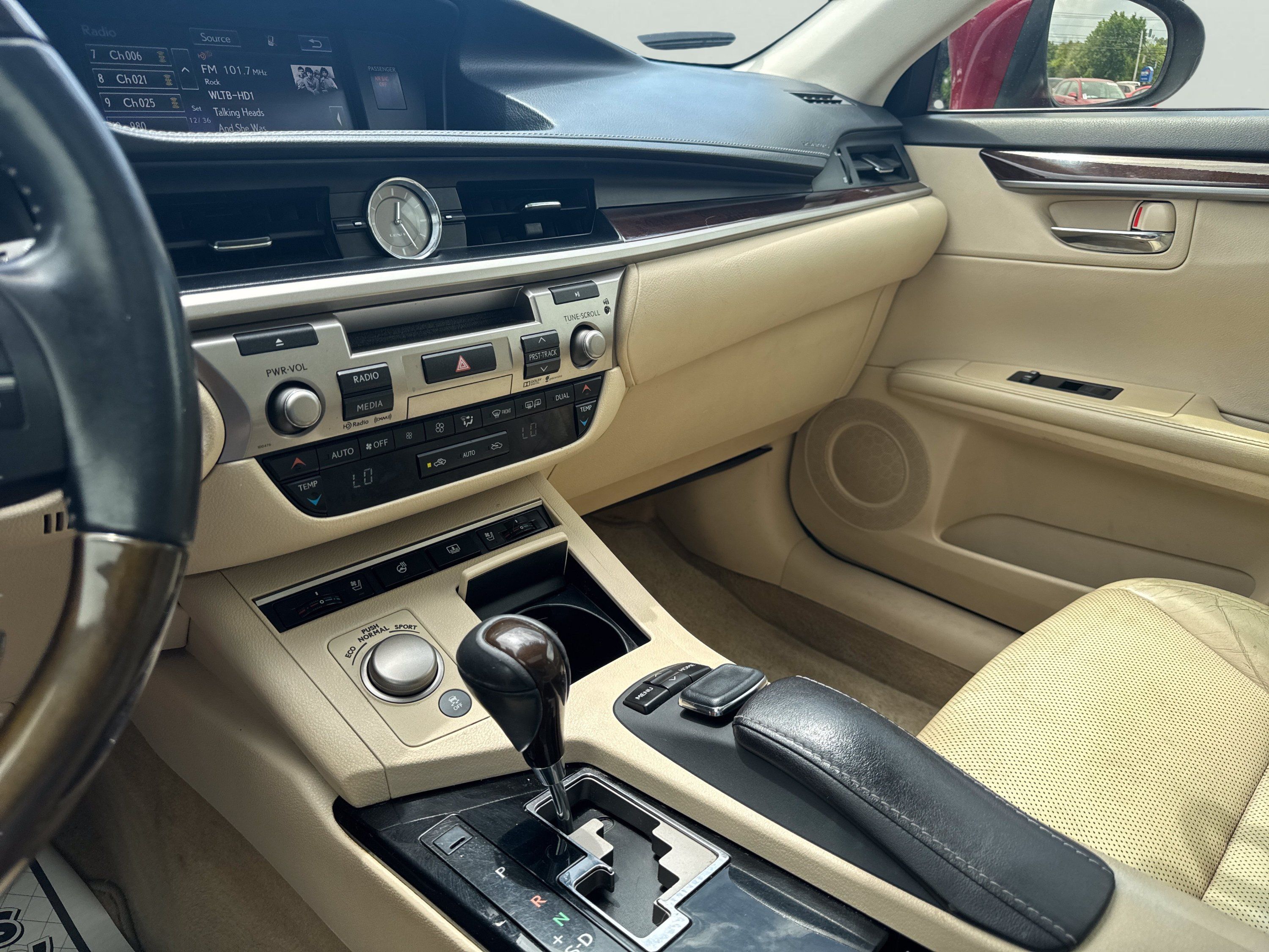 Used 2015 Lexus ES 350 w/ Luxury Package FWD image 19
