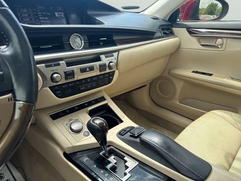 Used 2015 Lexus ES 350 w/ Luxury Package FWD image 19