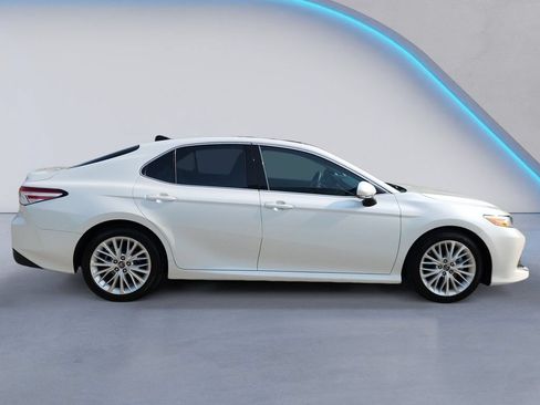 Used 2018 Toyota Camry XLE w/ Driver Assist Package FWD image 3