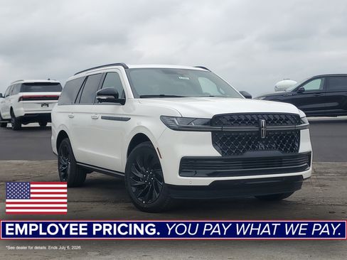 New 2026 Lincoln Navigator Reserve w/ Jet Appearance Package AWD/4WD image 1