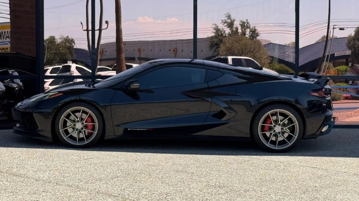 Used 2023 Chevrolet Corvette Stingray Preferred Cpe w/ Z51 Performance Package RWD image 35