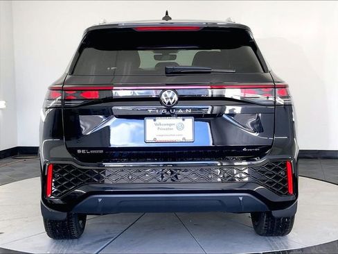New 2026 Volkswagen Tiguan SEL R-Line image 5