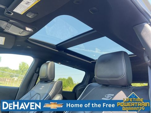Used 2025 Chrysler Pacifica Limited FWD image 19