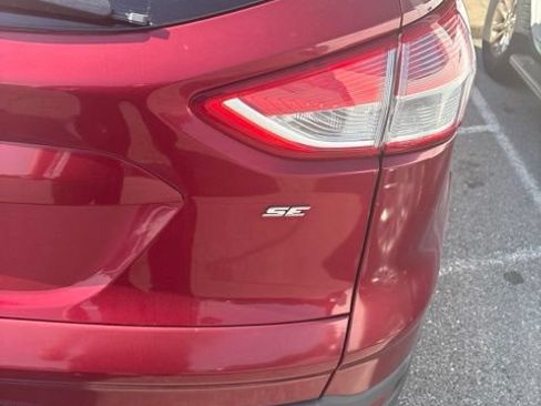 Used 2015 Ford Escape SE FWD image 11