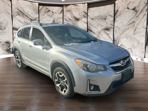 Used 2017 Subaru Crosstrek 2.0i Premium w/ Moonroof Package image 2
