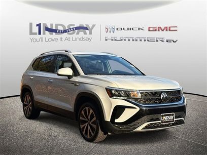 Used 2023 Volkswagen Taos SE w/ Panoramic Sunroof Package