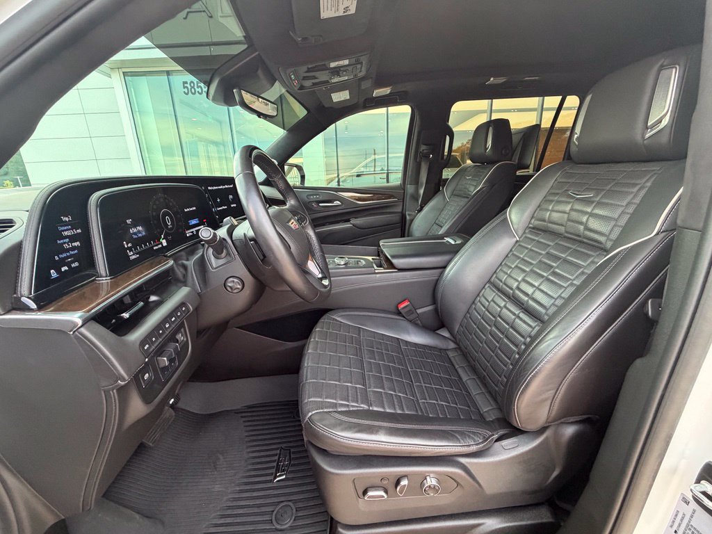 Used 2024 Cadillac Escalade ESV Sport Platinum w/ LPO, ONYX Package AWD/4WD image 10