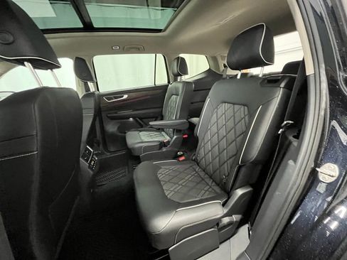 Certified 2025 Volkswagen Atlas SEL Premium R-Line image 24