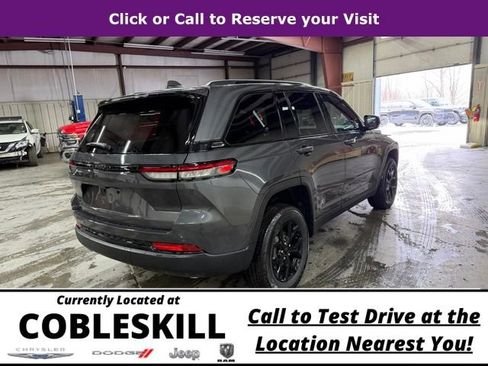 New 2025 Jeep Grand Cherokee Altitude AWD/4WD image 4