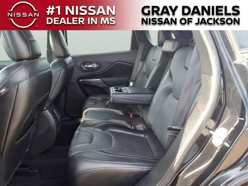 Used 2020 Jeep Cherokee Limited FWD image 26