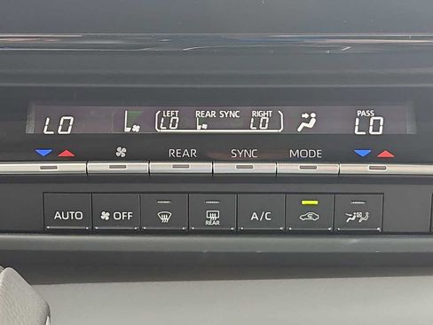 Used 2025 Toyota Sienna XLE w/ XLE Plus Package FWD image 17