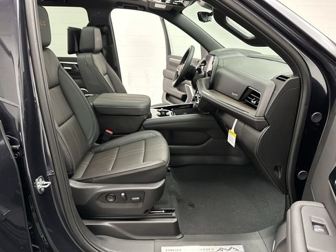 New 2026 Chevrolet Suburban High Country image 28