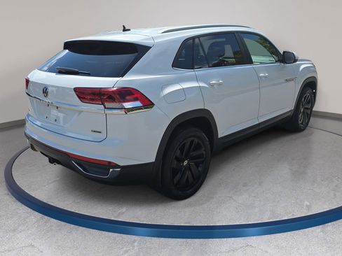 Used 2022 Volkswagen Atlas Cross Sport SE w/ Black Wheel Package image 5