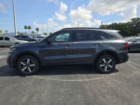Used 2023 Kia Sorento EX w/ Panoramic Sunroof Package FWD image 6