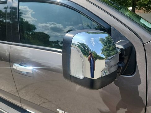 Used 2016 Nissan Titan SL RWD image 17