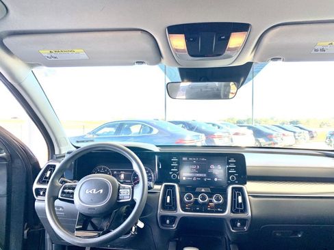 Used 2022 Kia Sorento LX image 13