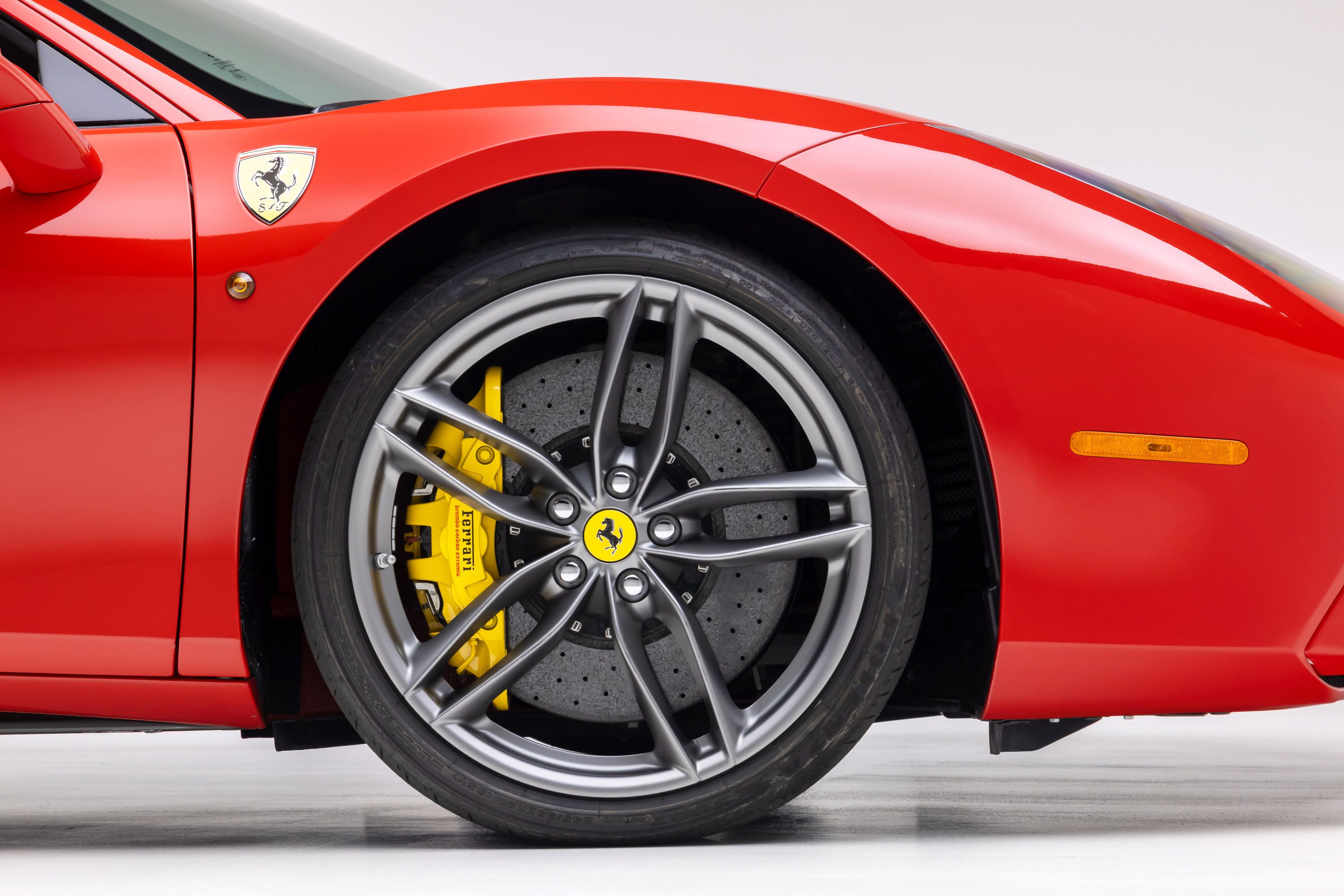 Certified 2018 Ferrari 488 GTB RWD image 18