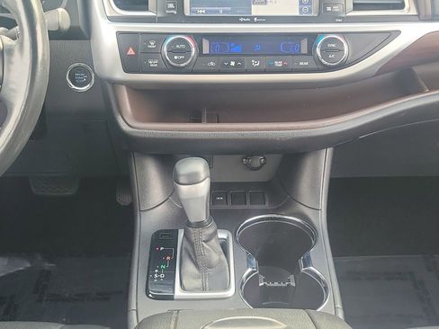 Used 2015 Toyota Highlander Limited Platinum image 29