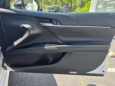 Used 2018 Toyota Camry SE image 17