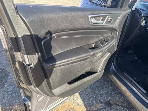 Used 2024 Ford Edge Titanium image 19